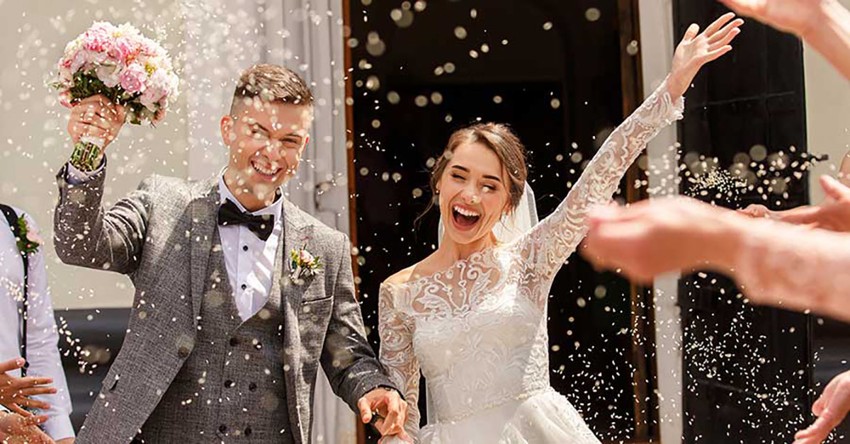 Bild zeigt Paar bei der Hochzeit