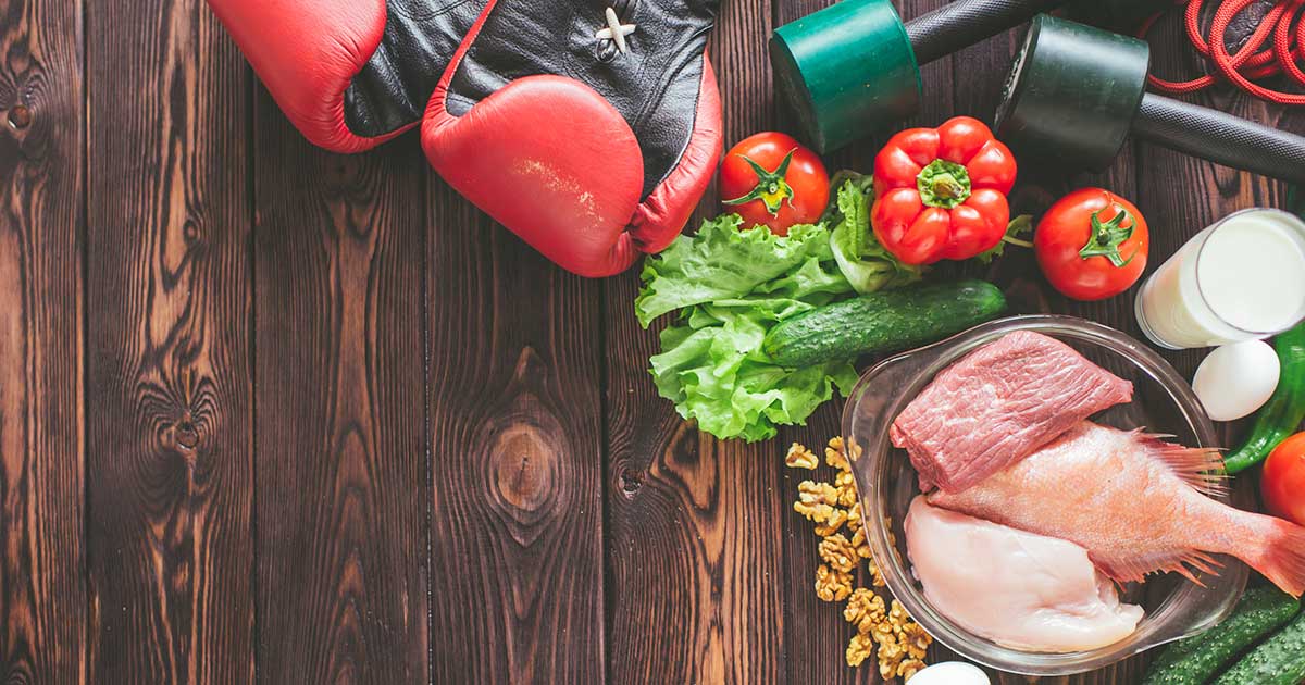 Bild zeigt Low Carb Lebensmittel und Fitnessgeräte