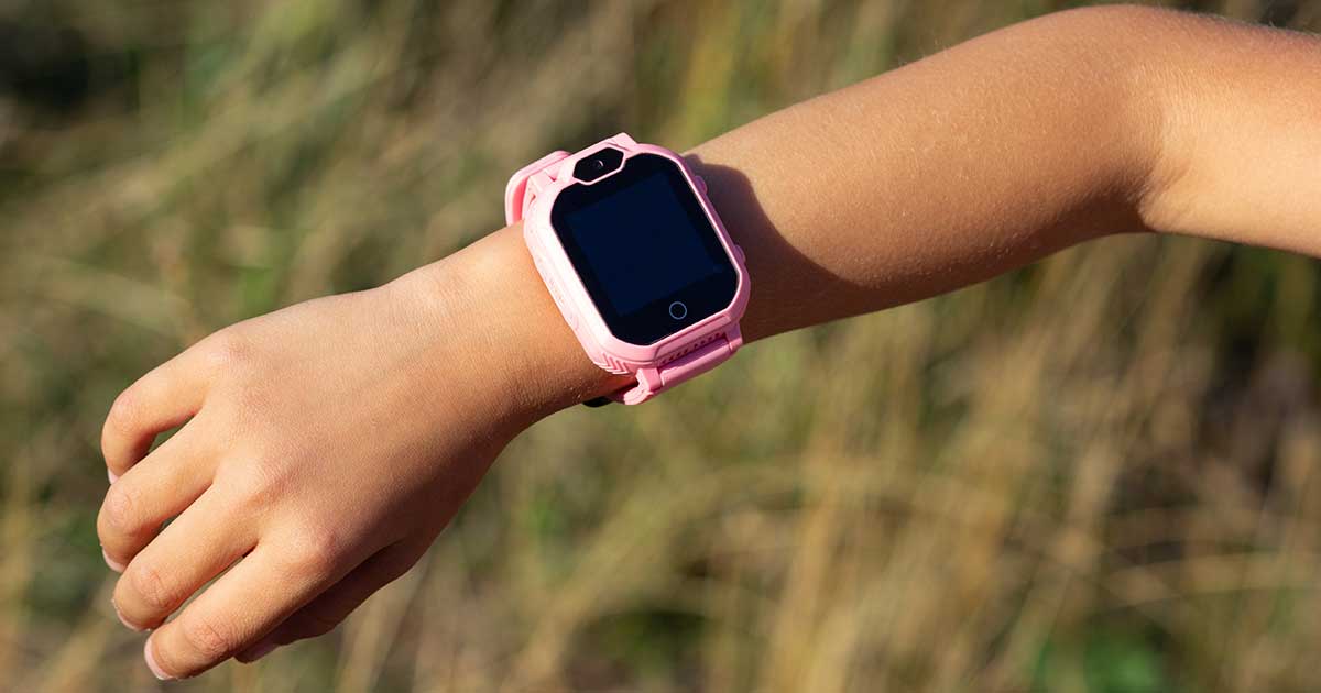 Arm mit Kindersmartwatch