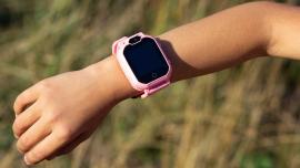 Arm mit Kindersmartwatch
