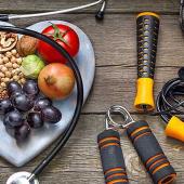 Bild zeigt Fitness-Equipment und Essen