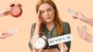 Frau mittleren Alters mit besorgtem Gesichtsausdruck, umgeben von Uhren, Tabletten und einem Schild mit dem Wort „Menopause“, Symbolbild für Wechseljahre